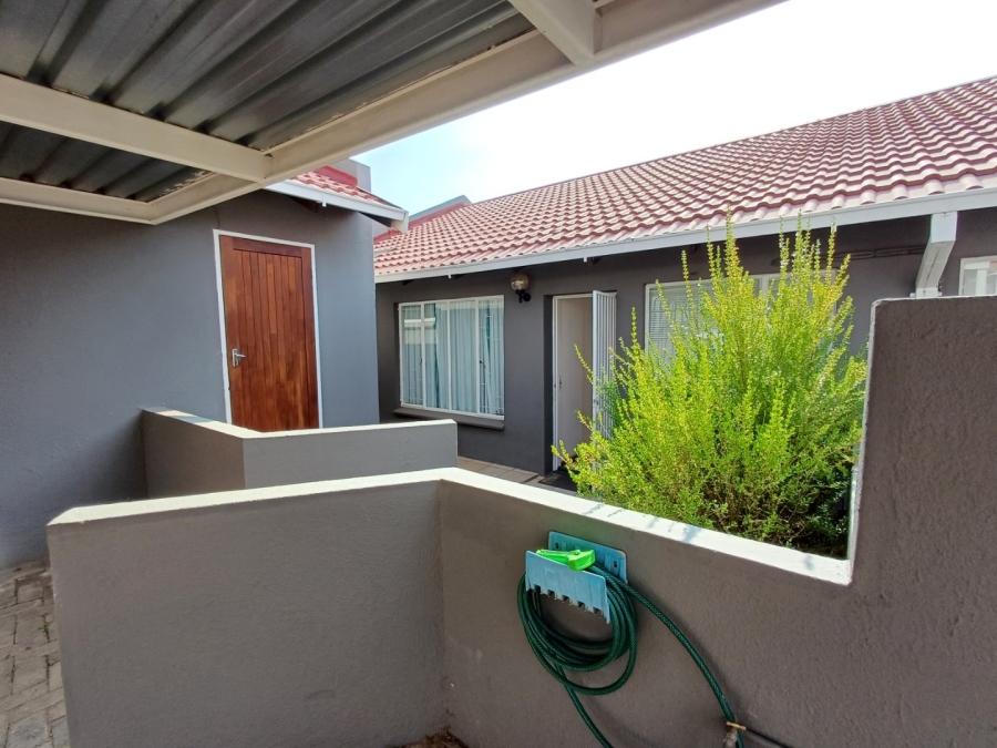 3 Bedroom Property for Sale in Langenhovenpark Free State